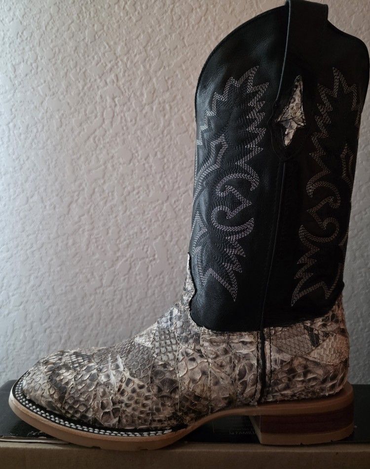 Python Leather Patchwiork Men's Genuine Python Patchwork Boots for Sale in San Antonio, TX - OfferUp