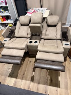 Dual Power Reclining Loveseat with Console