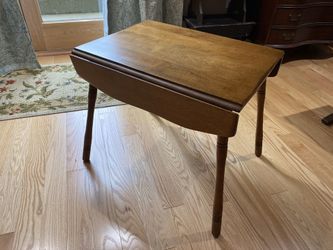 Antique solid Maple drop leaf side table