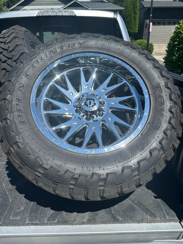 35” Tires - 20” Wheels