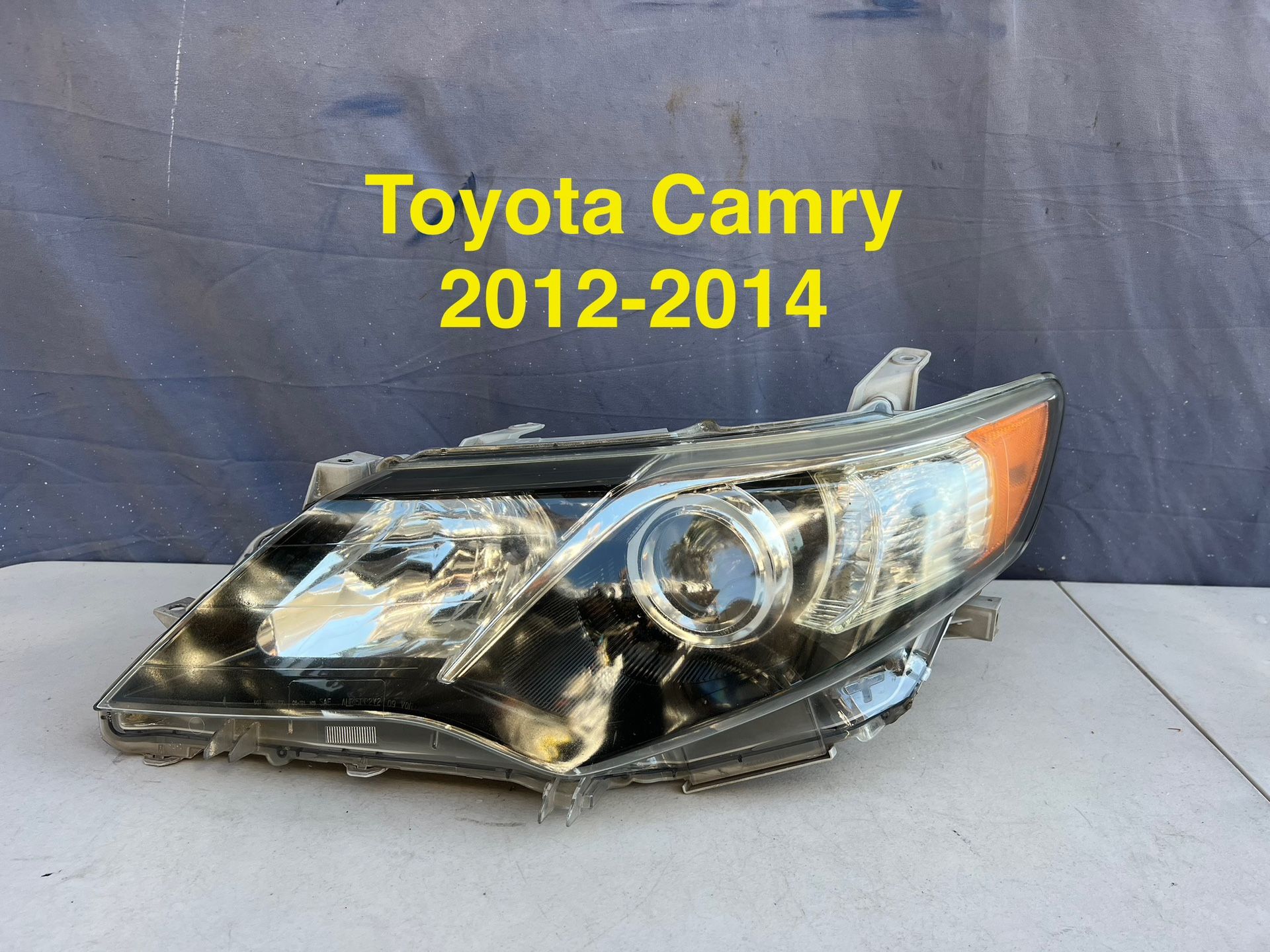 2012-2014 Toyota Camry Headlight OEM