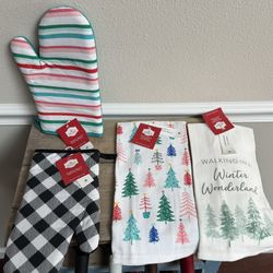 NEW Holiday Kitchen Towels and Oven Mitts $7 for All 