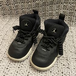 Boys Shoes Size Small 7 Jordans 