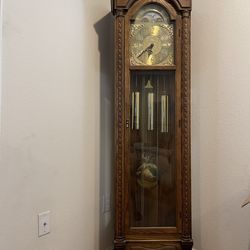 Colonial Grandfather Clock in Great Condition