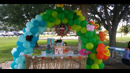 Moana theme balloon arch