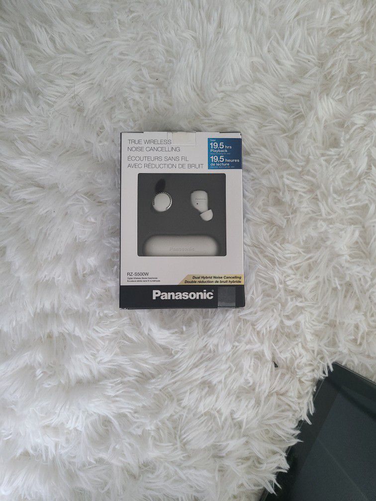 Panasonic Rz-s500w Noise Canceling True Witeless Earbuds Brand New
