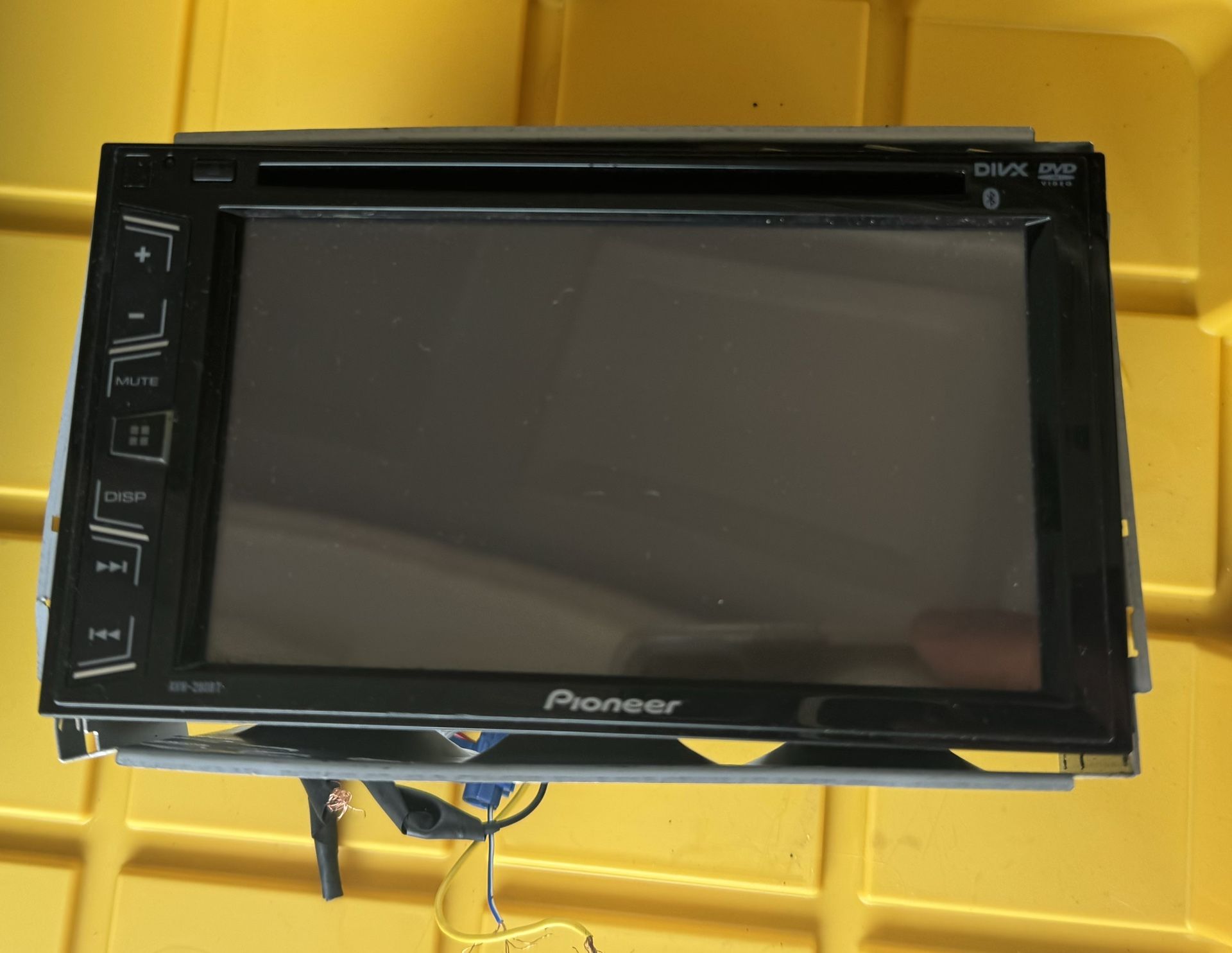 Pioneer AVH-280BT DVD Receiver with 6.2" Display and Bluetooth AA7031