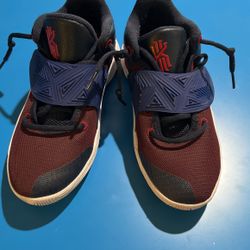 Nike Kyrie Flytrap III Youth Size 5Y 