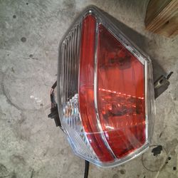 2015 Nissan Rogue left rear taillight