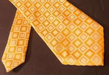 President DONALD J TRUMP Signature Collection Yellow/Gold Geometric Necktie Tie