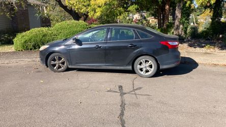 2014 ford focus.   Clean title$500