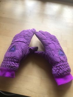 Ladies size medium winter gloves by Eddie Bauer $10 Cash in Huntington Beach