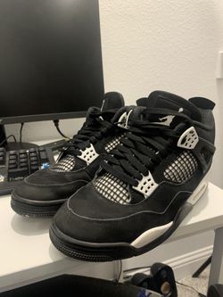 White Thunders
