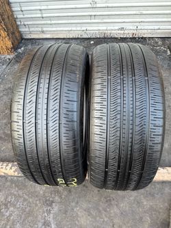 Set of 2 nice Toyo Tires 275/45/21 ( We install & balance)