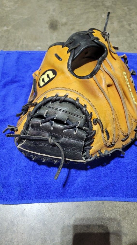 Baseball Glove A2000 Pudge 32.5