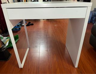 Small Cute White Desk
