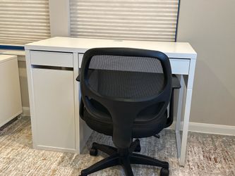 Computer desk