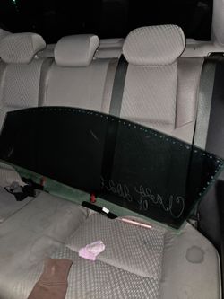 Estoy vendiendo un vidrio de un carro honda civic 2014