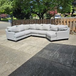 Ashley's 4pc Sectional Couch 