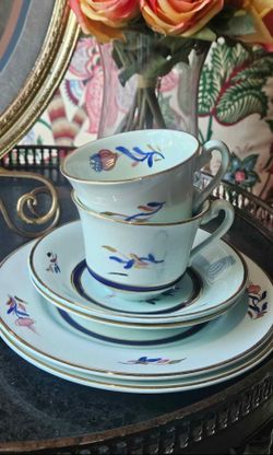 Vintage Lowestoft-style Staffordshire Porcelain set of 2 Tea Cups & Saucers, 2 Dessert Plates