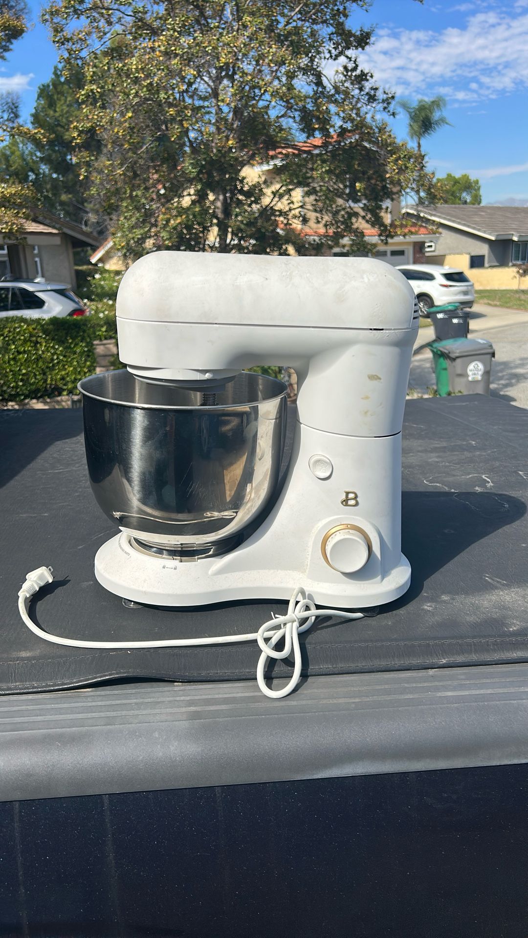 Beautiful 5.3qt Stand Mixer Good Cond, Works Great