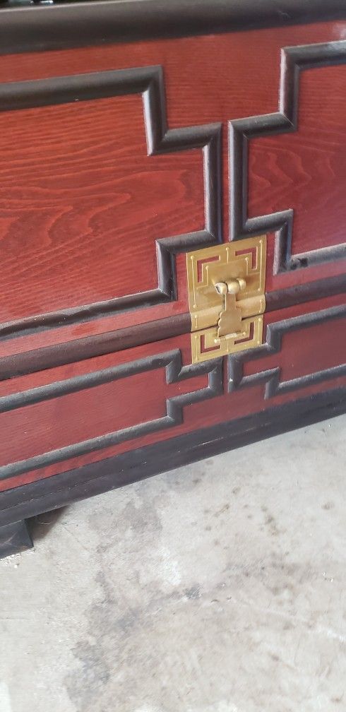 Asian Style Swivel Stand