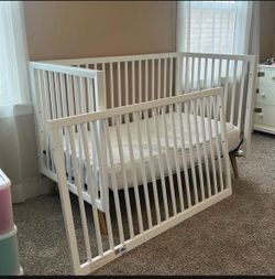 FREE - convertible crib/toddler bed & mattress