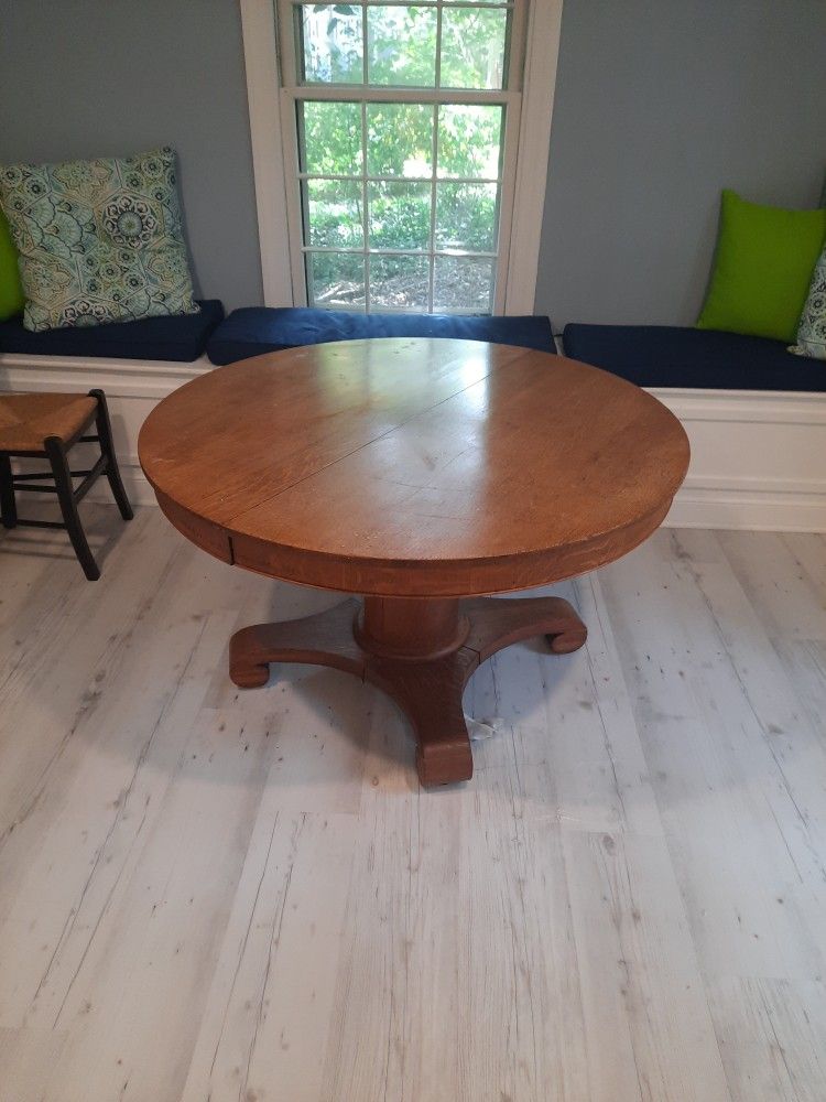 Round Kithen Table And 2 Leaves (Extends To 70")