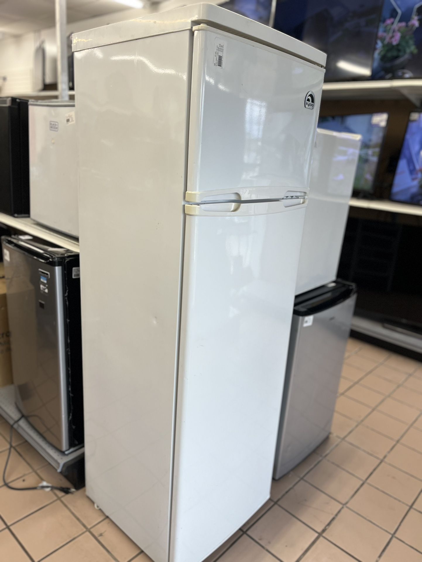 Igloo Medium Refrigerator 