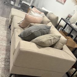 Tan 4 Piece Sectional W/pillows