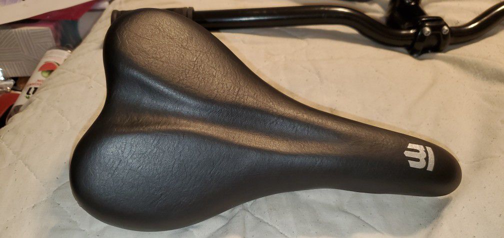 New Bike Seat Mongoose 10.5 Inches  L X 6 Inches W