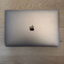 MacBook Pro 15” 2018 i7 16gb RAM 256gb HD