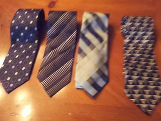 You can choose here your ties. good quality and like new.