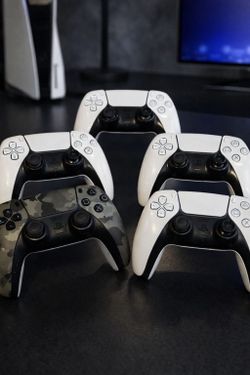 PS5 controllers