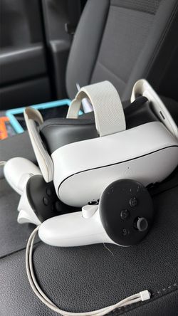 Meta Quest VR Head Set