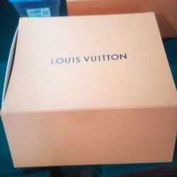 Men's LV size 12 white
