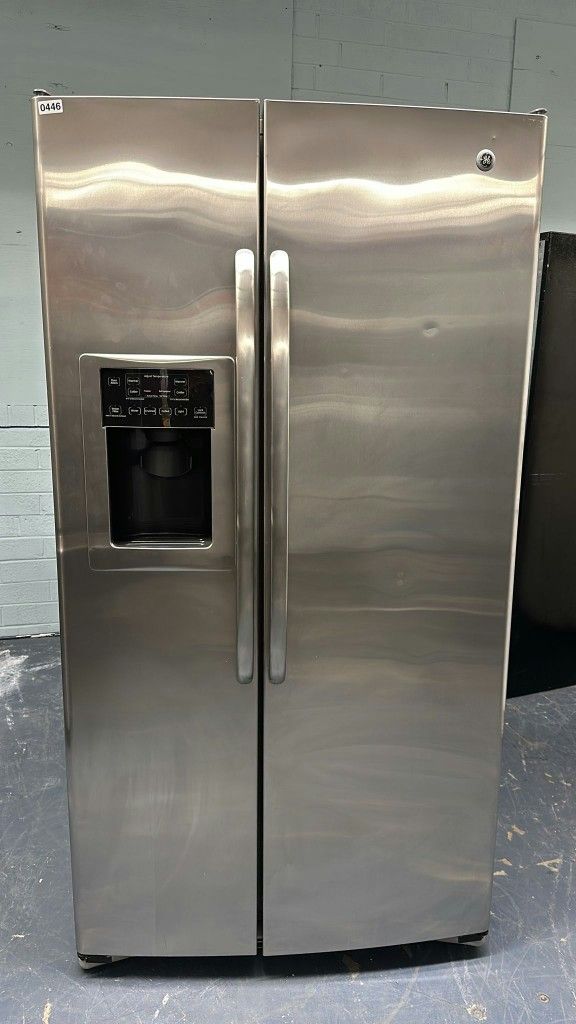 Ice and Water Refrigerator Fridge GE FIRST COME