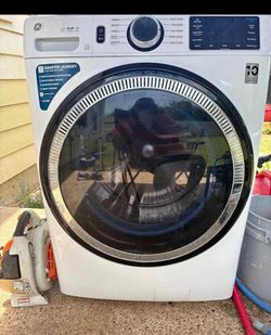 Se vende lavadora para partes en 40 la prendio y se apaga sola en Un segundo y el vidrio por dentro esta quebrado