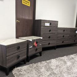 4pc BEDROOM DRESSER NIGHTSTANDS AND CHEST SET