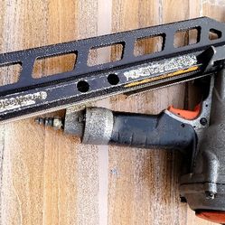 NEUMATIC NAILER 