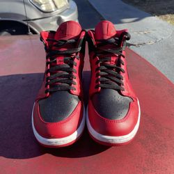 Jordan 1 Mids 