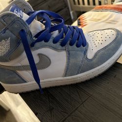 Jordan 1 Hyper Royal