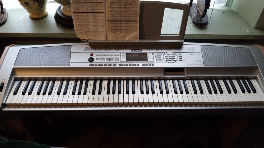 Yamaha Keyboard Music Instrument