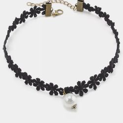 Trendy Black Daisy Lace Choker with Pearl