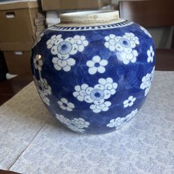 Large Vintage Chinese Jar With Hardwood Lid