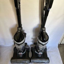 Vacuum Bissell  ( Like new Condition )