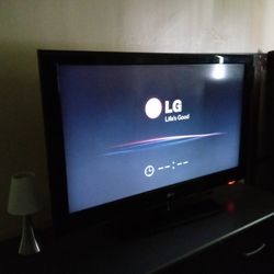 Lg Tv 42 With Remote for Sale in Oakland Park, FL OfferUp
