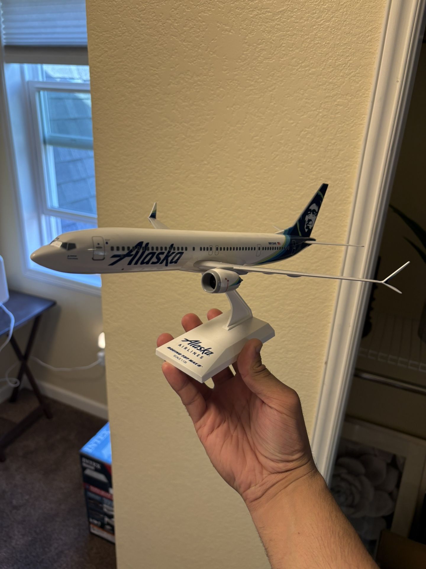 Plastic Model Alaska Airlines Boeing 737 Max