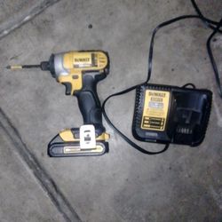 20 V DeWalt Battery Pack Drill W/Charger