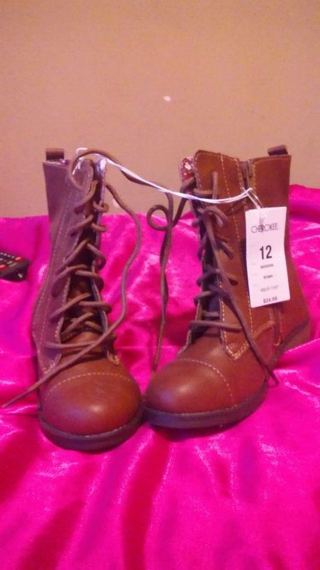 New cute girls boots sizr 12 brown